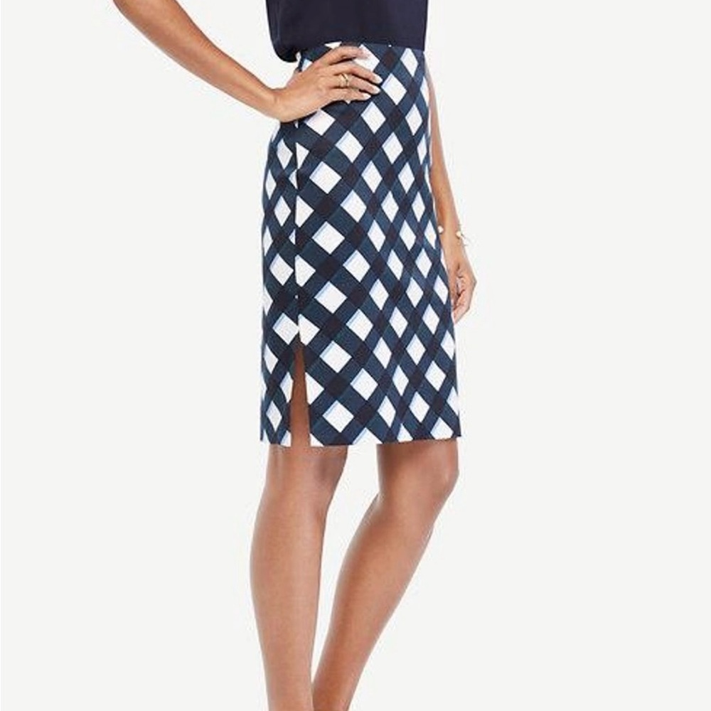 NWT ANN TAYLOR Graphic Gingham Pencil Skirt In Batik Blue & White size 4